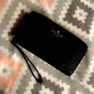 Kate Spade wristlet wallet